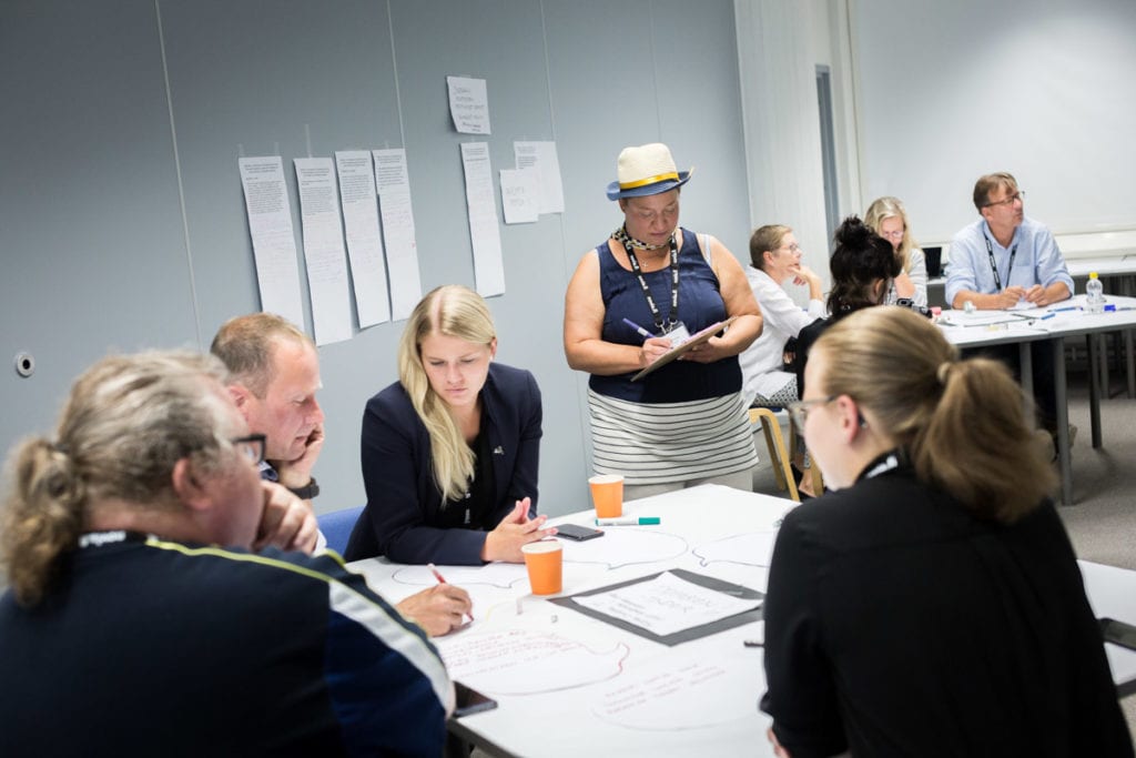 Innovaatiotyöpaja ja työskentely innovaatiokulttuurin kehittämiseksi yhdessä monitaiteilija Liana Potilan kanssa.